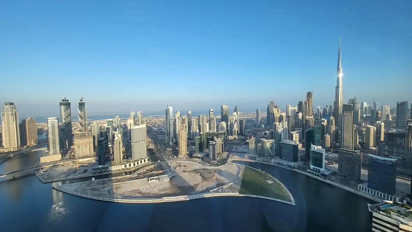 Reasons to Live in Dubai and Invest in Real Estate